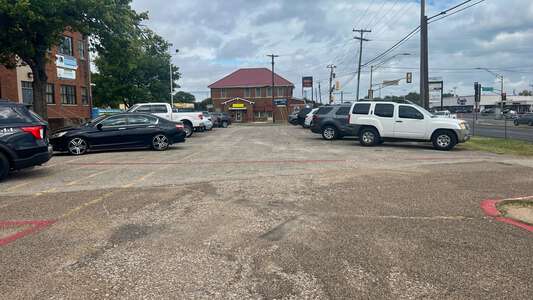 Lida Hooe Elementary School Parking Lot - Side in Dallas