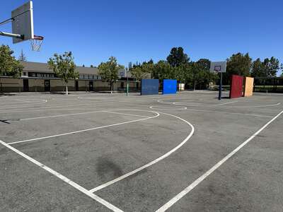 Daves Avenue Elementary Blacktop/Outdoor Basketball Courts in Los Gatos
