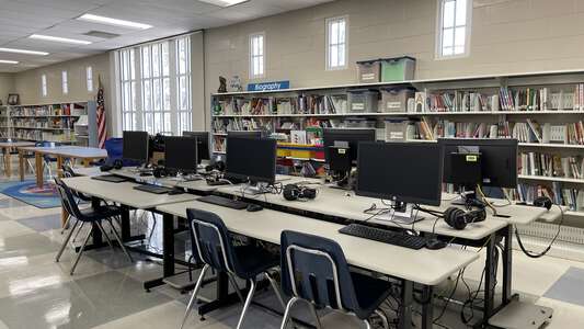 Cleveland Elementary School (0881) Library in Tampa
