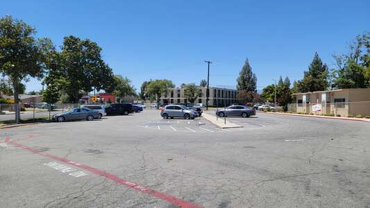 Thomas Jefferson Elementary School Parking Lot - Front in Riverside