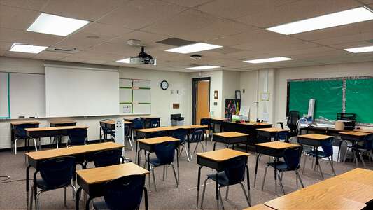 Creekland Middle School Classroom Standard in Lawrenceville 3