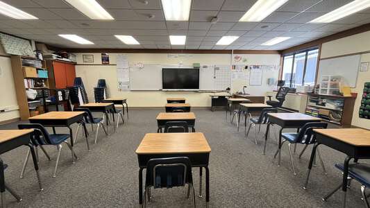 Evergreen Middle School Classroom Standard in Redmond