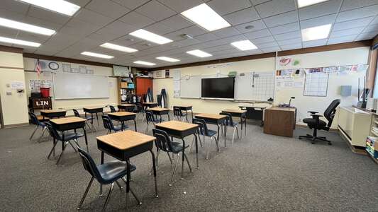 Evergreen Middle School Classroom Standard in Redmond