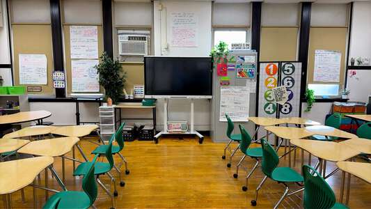 Farmer - James Farmer Jr Elementary School Classroom Standard in Chicago 2
