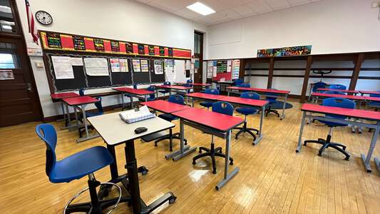 Lowell - James Russell Lowell Elementary School Classroom Standard in Chicago 3