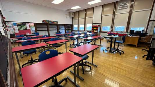 Lowell - James Russell Lowell Elementary School Classroom Standard in Chicago 4