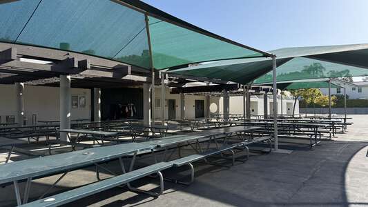 Meadow Park Elementary School Outdoor Lunch Area in Irvine