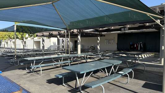 Meadow Park Elementary School Outdoor Lunch Area in Irvine