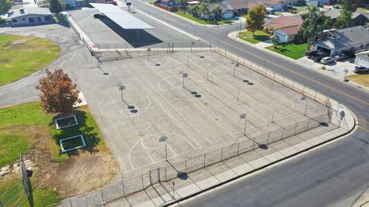 Chipman Junior High School Basketball Courts in Bakersfield 2