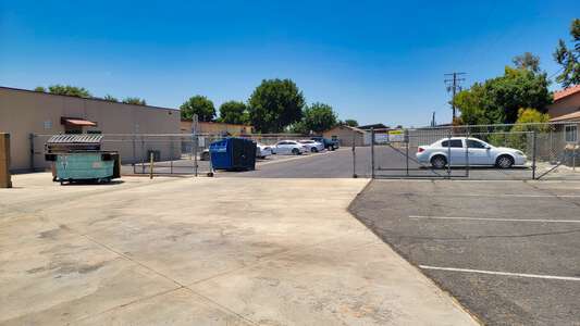 Veva Blunt Elementary School Parking Lot - Front in Visalia 2