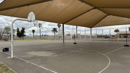 Magnet Traditional School Outdoor Basketball Courts in Phoenix
