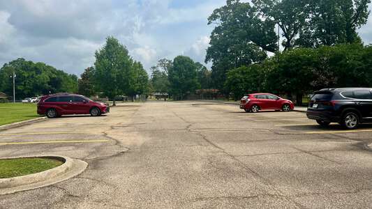 Winbourne Elementary School Parking Lot - Visitors in Baton Rouge