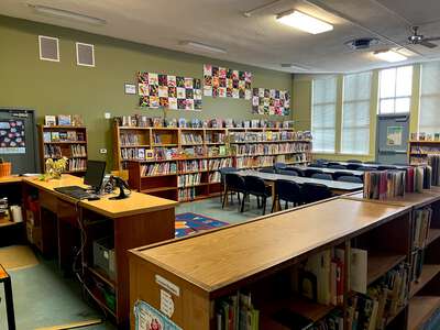 Anderson Elementary School Library in Dixon 3