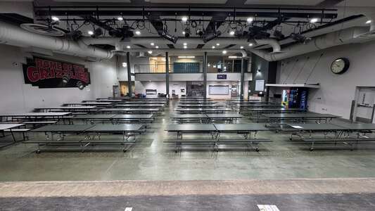 Redmond Middle School Commons (Cafeteria) in Redmond