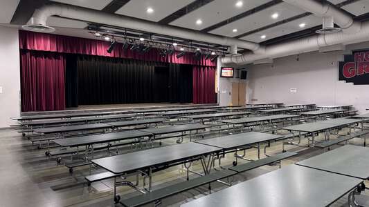 Redmond Middle School Commons (Cafeteria) in Redmond