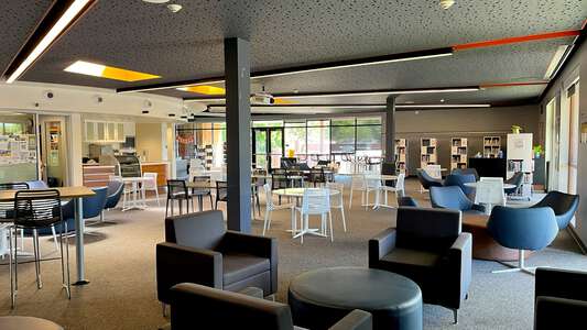 Oak Grove High School Library (Room 201) in San Jose 3
