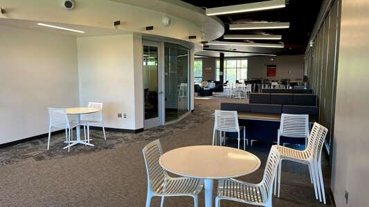 Oak Grove High School Library (Room 201) in San Jose 5