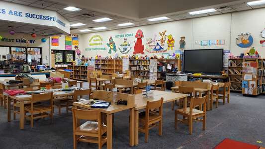 Karns Elementary School Library - West in Knoxville