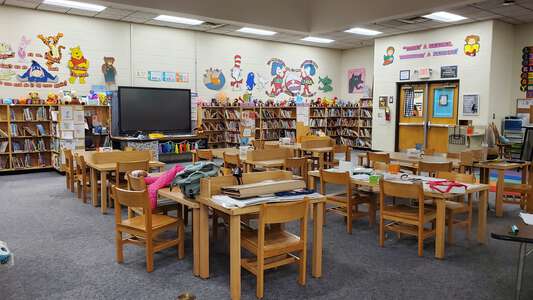 Karns Elementary School Library - West in Knoxville