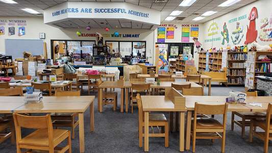 Karns Elementary School Library - West in Knoxville
