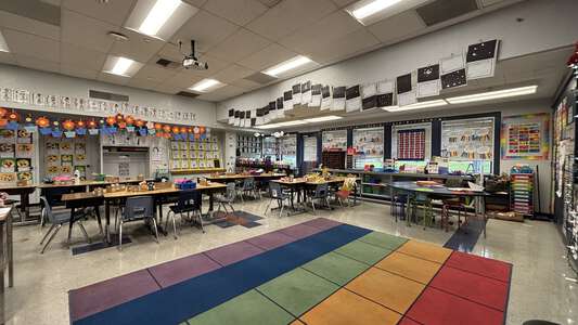 Thomas Jefferson Elementary School Classroom Standard in Burbank 4