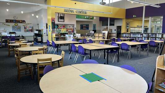 Chávez Elementary School Library in Eugene 3