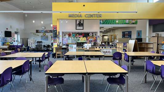 Chávez Elementary School Library in Eugene 2