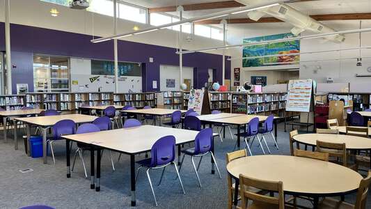 Chávez Elementary School Library in Eugene 4