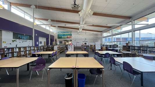 Chávez Elementary School Library in Eugene 5