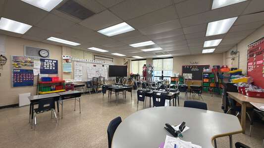Kanoon - Gerald Delgado Kanoon Elementary Magnet School Classroom Standard in Chicago 2