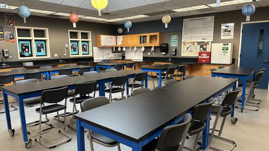 Jeffrey Trail Middle School Science Room in Irvine