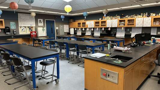 Jeffrey Trail Middle School Science Room in Irvine