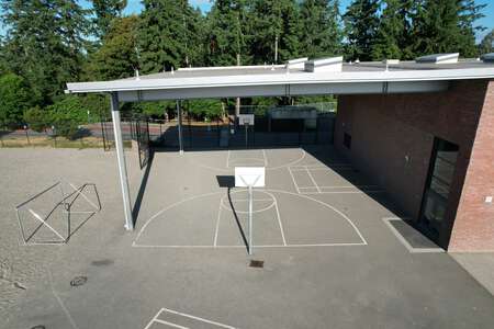 Carl Sandburg Elementary School Outdoor Basketball Area in Kirkland