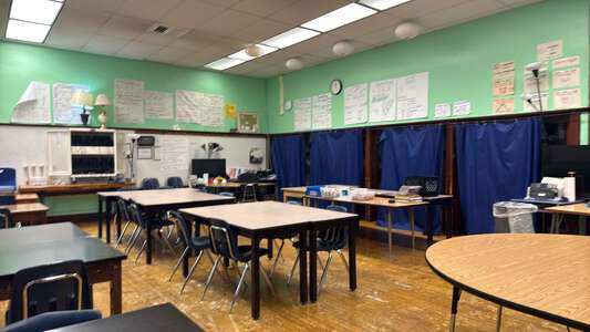 Ravenswood Elementary School Classroom - Standard in Chicago 2