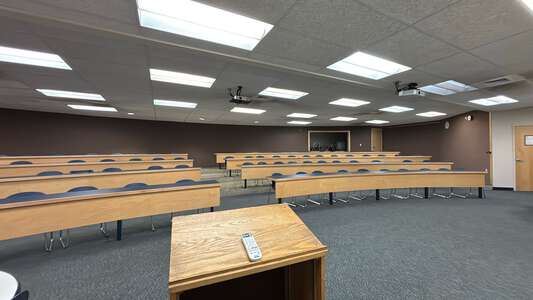 Sheldon High School C9 Lecture Hall in Eugene 4