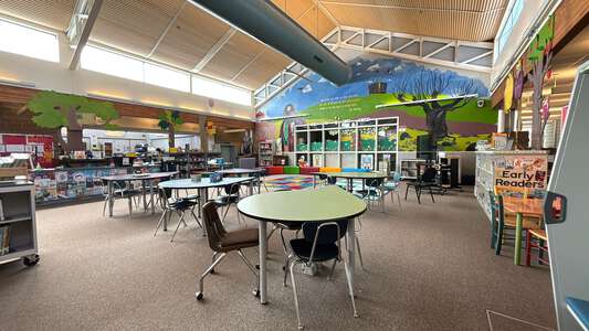 Sexton Mountain Elementary School Library in Beaverton 2