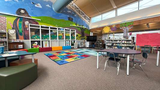 Sexton Mountain Elementary School Library in Beaverton 4