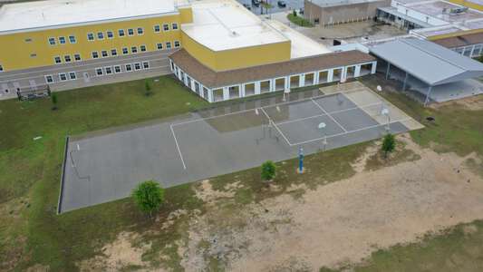 Bella Citta Elementary School Outdoor Basketball Courts in Davenport 2