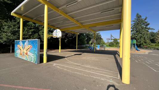 River Road Elementary School Outdoor Basketball Courts in Eugene 2