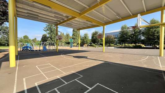 River Road Elementary School Outdoor Basketball Courts in Eugene 3