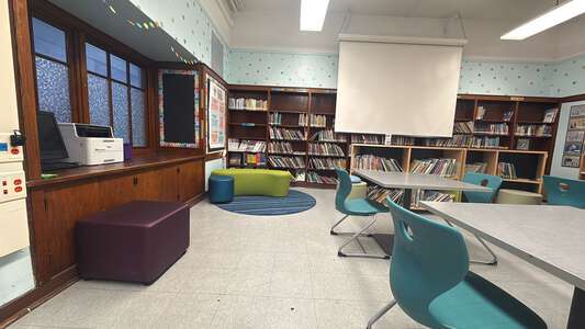 Locke - Josephine C Locke Elementary School Library in Chicago 3