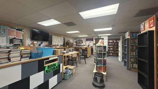 Rock Springs Junior High School Library in Rock Springs 2