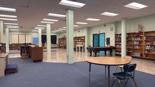 Sumner - Charles Sumner Math & Science Community Academy Library in Chicago 2