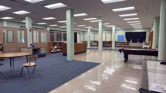 Sumner - Charles Sumner Math & Science Community Academy Library in Chicago 3