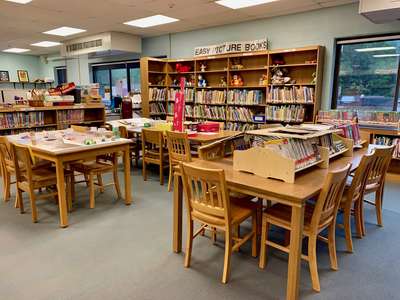 Geyser Road Elementary School Library in Saratoga Springs