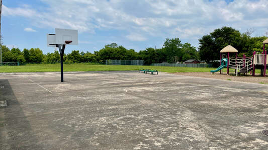 Seguin Elementary School Outdoor Basketball Courts in Houston 2