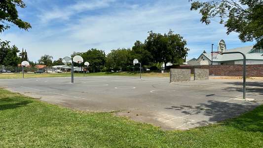 Foothill Oaks Elementary School Outdoor Basketball Courts in Sacramento