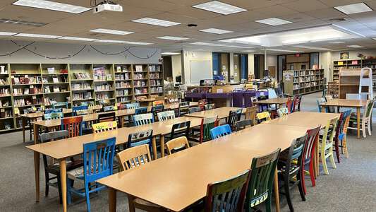 Monroe Middle School Library in Eugene