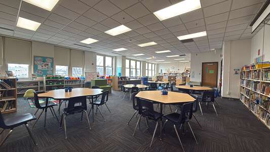 McPherson - James B. McPherson Elementary School Library in Chicago 4