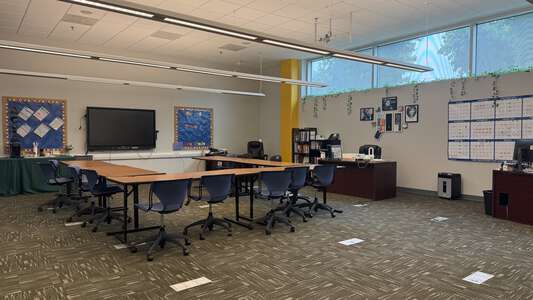 L.B. Landry High School Multimedia Room in New Orleans 3